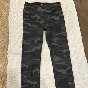 ATHLETA GIRL Printed Chit Chat Tight Camo